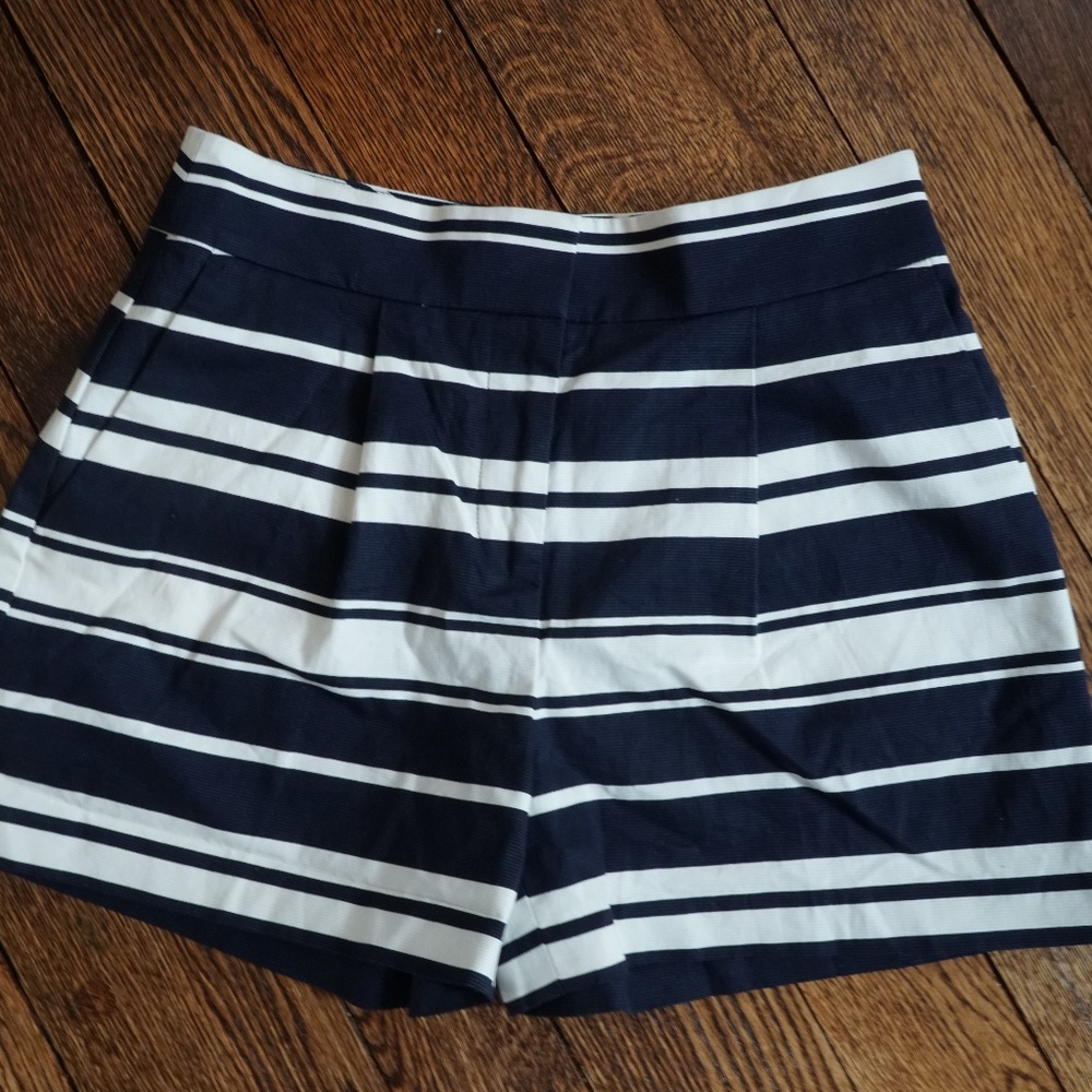NWT Ann Taylor Pleated Shorts